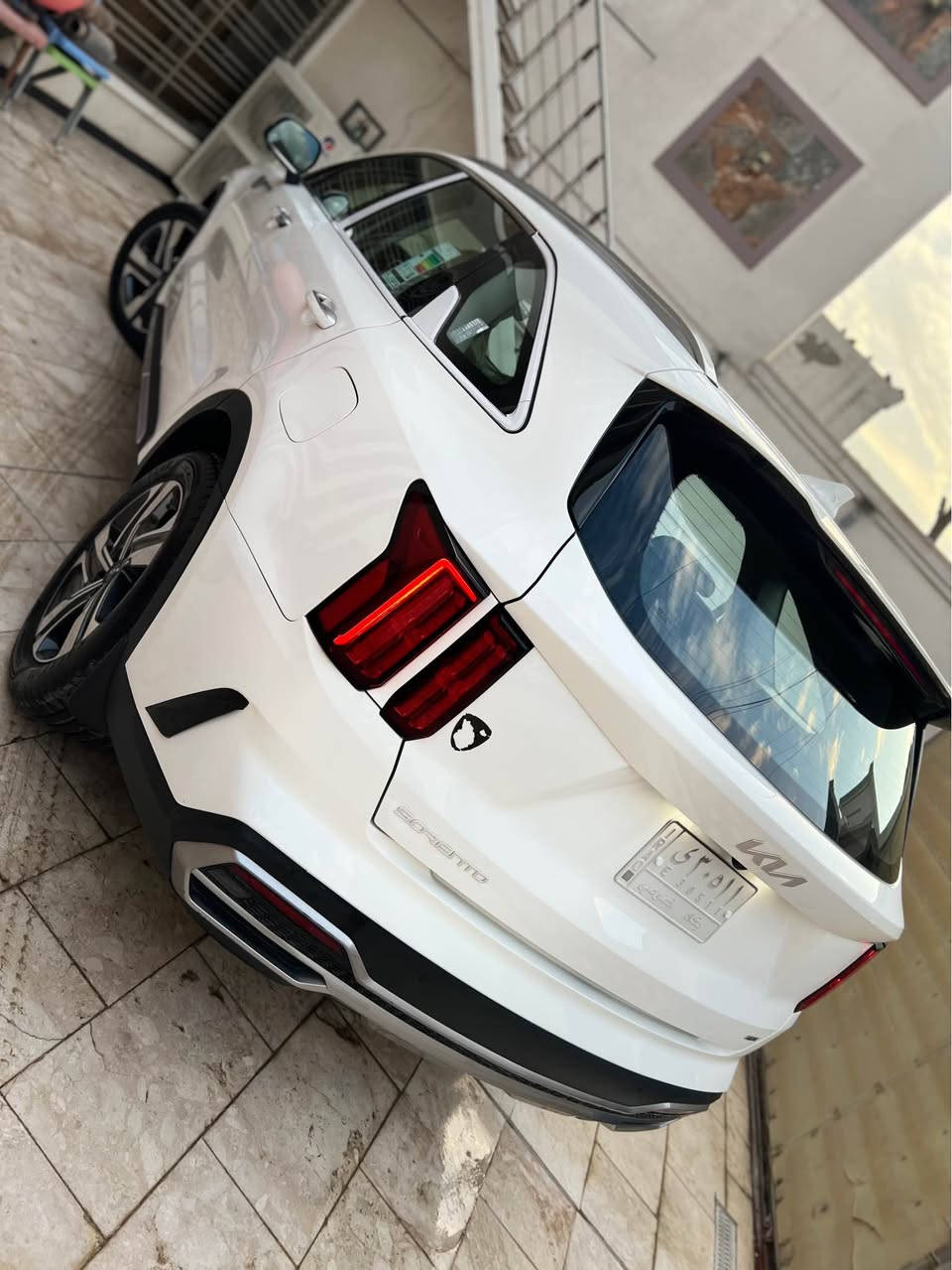 السلام عليكم 
كيا سورنتو  2023 للبيع لون ابيض خليجي محرك 6سلندر 
ماشيه 33 الف كيلو بيها بارد بسيط بالجاملغ وعندي صورته من انطخ  رقم بغداد 

المواصفات :- فول 

بانوراما
خمس كامرات 360
شاشة لمس
كير ماوس 
فور ويل
تدفئة +تبريد كشنات
7 راكب 
كشنات جلد
جنطة كهرباء
كشنات كهرباء 
حساسات امامي خلفي 
بصمةتشغيل+ابوب
وبعد بيها مواصفات مذاكرها 

مكان السياره زيونة 

السعر (32،500$) وبيها مجال بسيط 

الرقم للأستفسار (***********) بغداد, العراق
