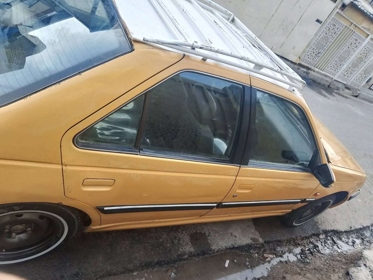 السلام عليكم بيجو للبيع موديل 13 سياره محركها مقفول جير جديد  السعر 36 وبيها مجال***********
