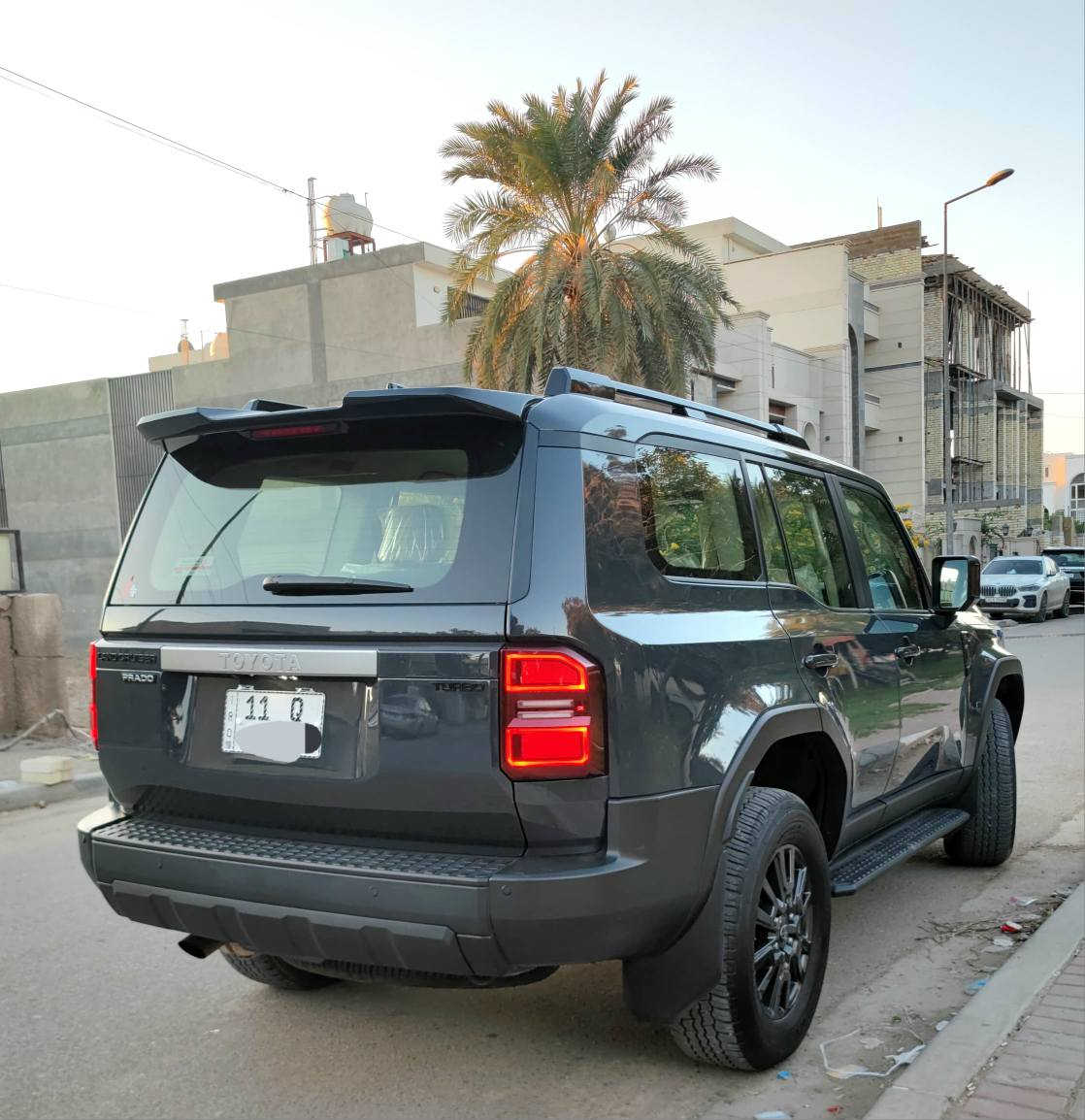 سلام عليكم ..... اخوان عندي برادو 2024 (R0)خليجي ضمان شركة ساز  لون بحري رقم بغداد بأسمي ماشية 12 الف فقط .... اخوان السياره مكفوله من كلشي كفالة عامه ومغلفة PPF بالكامل وطبعا ارضياته وعدته ممستعملة .... السياره سعرها 45800$ واي استفسار هذا رقمي *********** بغداد, العراق
