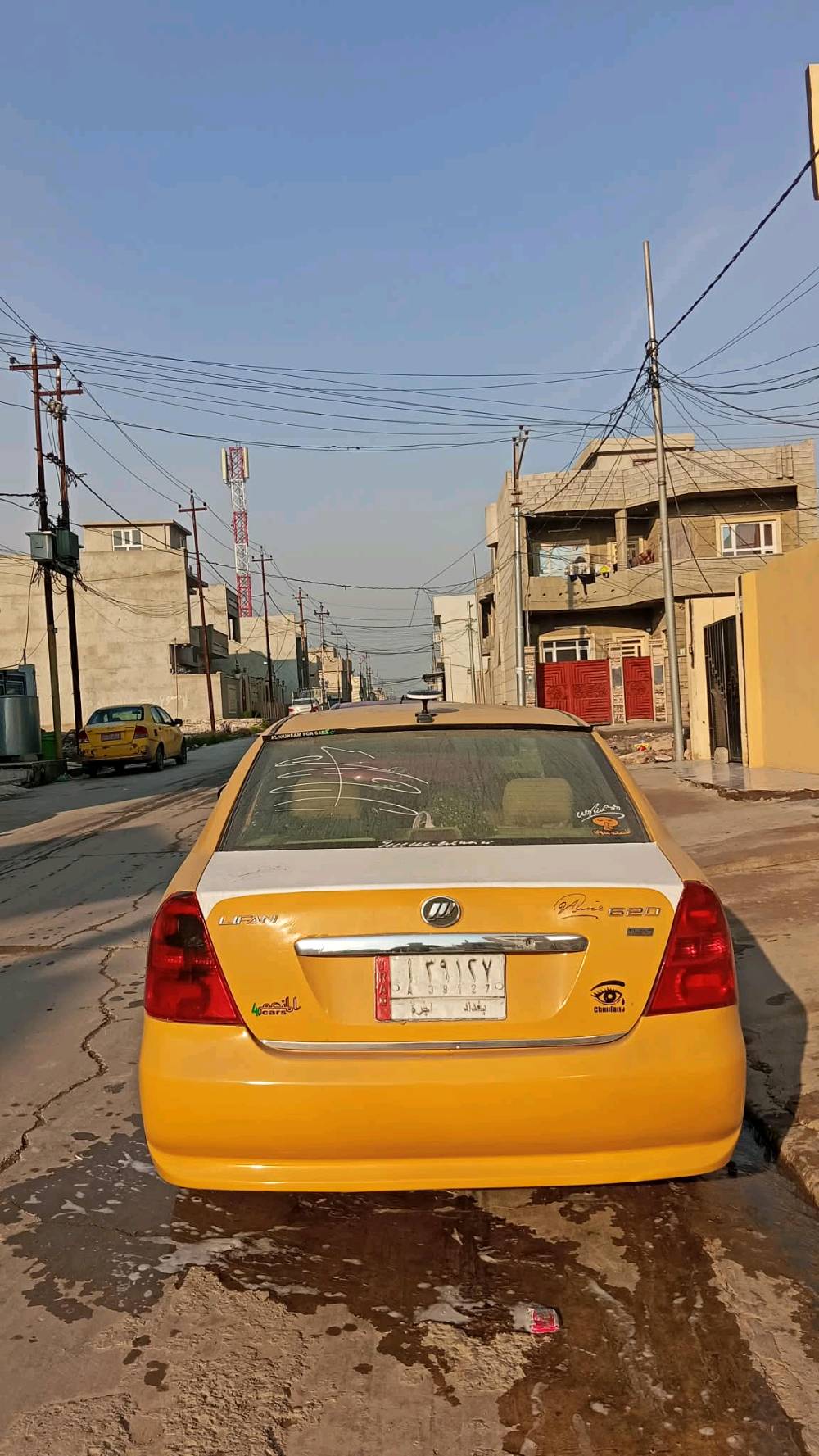 سيارة ليفان 520 متوفرة للبيع بلون أصفر جذاب. السيارة بحالة جيدة من الداخل والخارج مع تحديثات حديثة في الديكور الداخلي. الشاشة جديدة وبها نظام ترفيه مطور. تعتبر مثالية للاستخدام اليومي أو كسيارة أجرة. للاستفسار أو لمزيد من التفاصيل، يرجى التفضل بالتواصل معي.