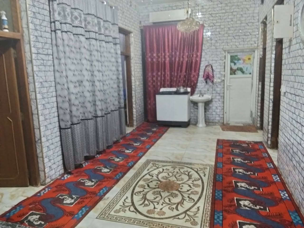 البيت طابو صرف بسمي أبناء درجه اوله حديث مع الأثاث كامل على شارع عام المساحة 175متر. الوجهة 11متر اونزال 17 متر 

زادن عندي قطعه أرض زراعي للبيع مساحته 
288 متر  الوجهة 9 ونص ونزال 33 متر 
ورا شارع وكدامه شارع 
زعفرانيه شارع المعهد قرب المنصه الهاتف صاحب البيت 
والقطعه 

***********
واتساب 

***********
واتساب
