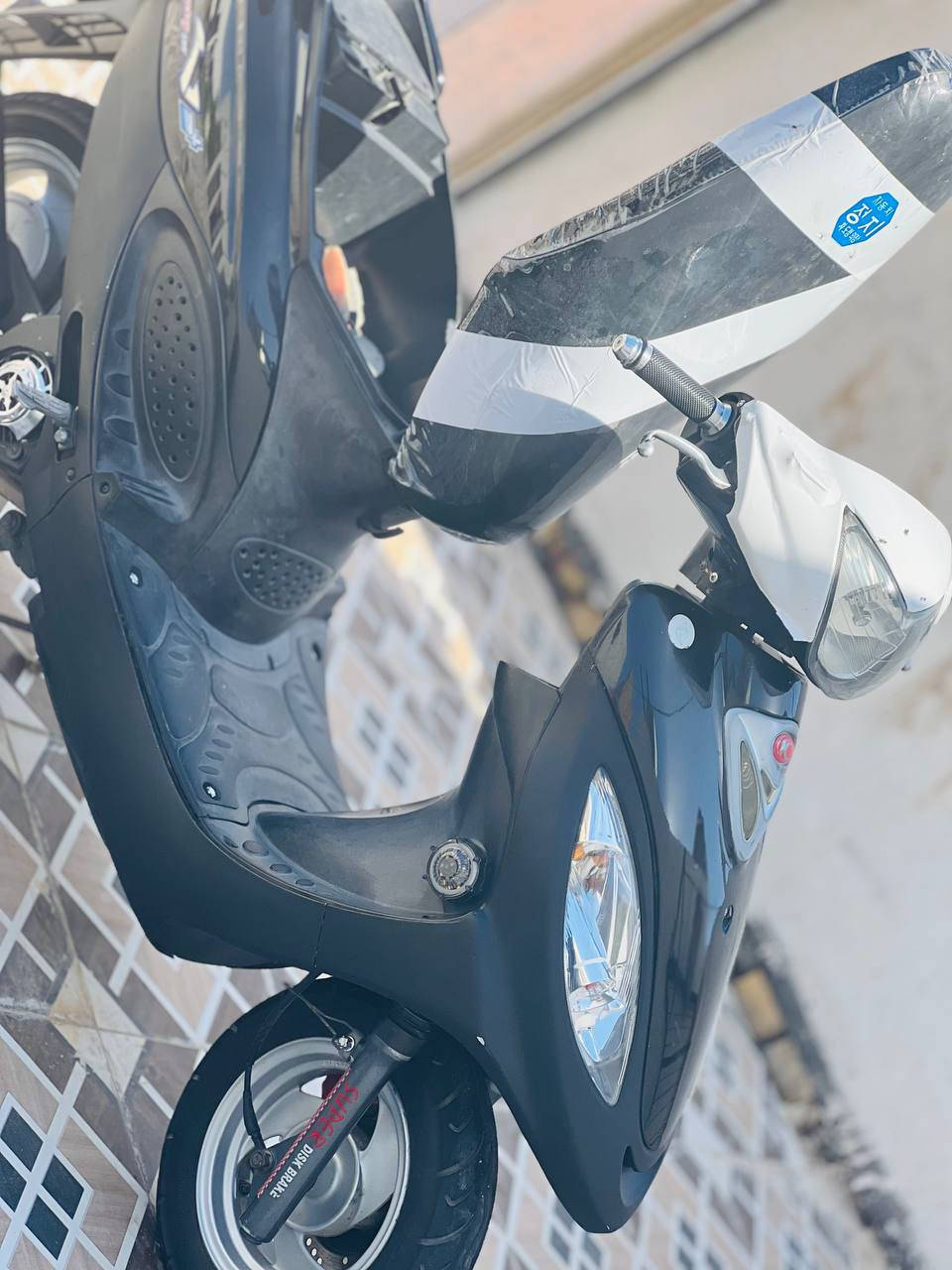 سلام عليكم كامكو V2 فحل  موديل 16 كامله بك كرستال لايت زنون اشاير زنون
ام بي ثري داخلي ما عوزهه اي شي مكينه  150  سعر خااص
***********
