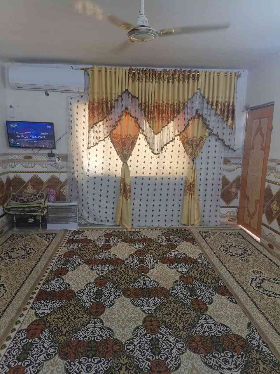 بيت للبيع  200 متر غرفتين مطبخ حار وبارد منور ترك كونكريت مسلح ساحه 60 متر  سعر خاص  رقمي ***********
