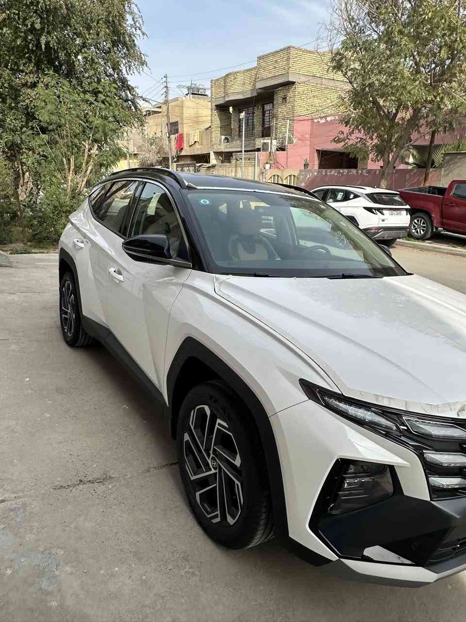 السلام عليكم هونداي توسان موديل 2025خليجي ضمان الشركه الدوليه الاولى تو كلر السياره بعدها افابلون الشركه ماشيه 5  الاف مكفوله كفاله عامه جديده فول مواصفات عدا البنراما بصمه تشغيل وابواب كراسي كهرباء كشنات تبريد سايد بريك كهرباء جنطه كهرباء لايت زنون عدسات لد امامي خلفي حساسات ويل 19 بردات خلفيه تبريد قطعتين مري شفط ترحيب تو كلر نفكيشن شاشه كار بلي كامره دواره مكينه 2000دوش شاشه متصله فول مواصفات السعر 240مجال كلش قليل مكان بغداد الامين الهاتف ***********
