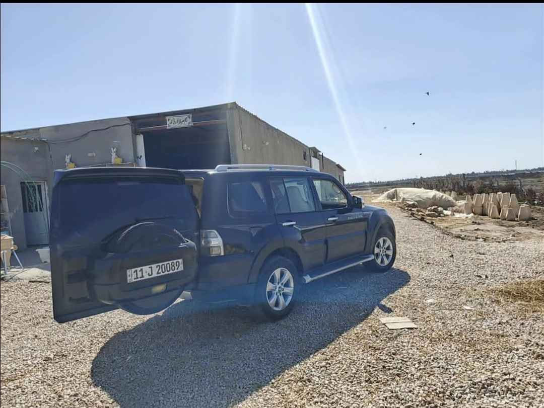 للبيع باجيرو
حبتور 2008 
بيهة صبغ جاملغ الخلفي بدون دواخل 
سنويه  مجدده 2030
مكينه 6/3000 قتصادي 
مواصفات الحبتور 
فتحه سقف 
تحكم جهتين 
ثلاجه + ثلاث قطع تبريد 
مانع نزلاق 
مري شفط 
لايت زنون بلاد
كشنات كهرباء 
تدفئه تبريد كشنات 
نضام قتصادي الASC
سياره جاهزه مكينه وكير وتبريد بشرط 
تخم تاير جديد 
الاستفسار ***********
120 وبيهة مجال بغداد, العراق
