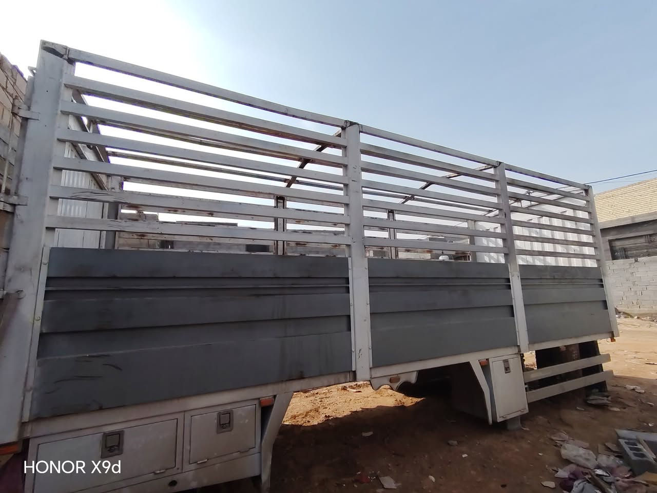 بدي للبيع الطول  ٧،٥٥م العرض ٢,٥٥م مكان كربلاء فريحه السعر ٤٠ ورقه ***********
