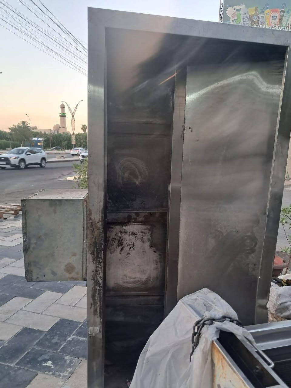 سلام عليكم للبيع طباخ مال كنتاكي وفنكر 6 مدافع كهرباء وغاز وياهه تكت مترتين سل ستيل جديدات عنواني الغدير ***********
