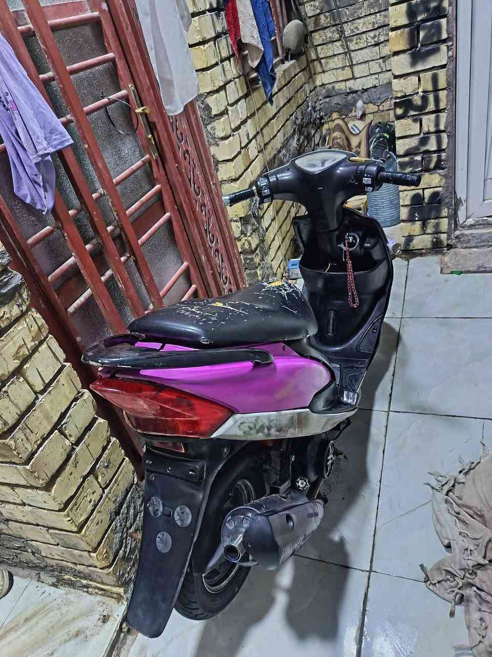 السلام عليكم
ماكس عدله 
مكينه 55 تجفيت جديد اول فتحه
كهربائيات باتري جديد كت كلجات جديد تنكر سلف وتطلع الدراجه شلعه ومعدل موتت سعر 450 بيها مجال *********** مكاني بغداد زعفرانيه
