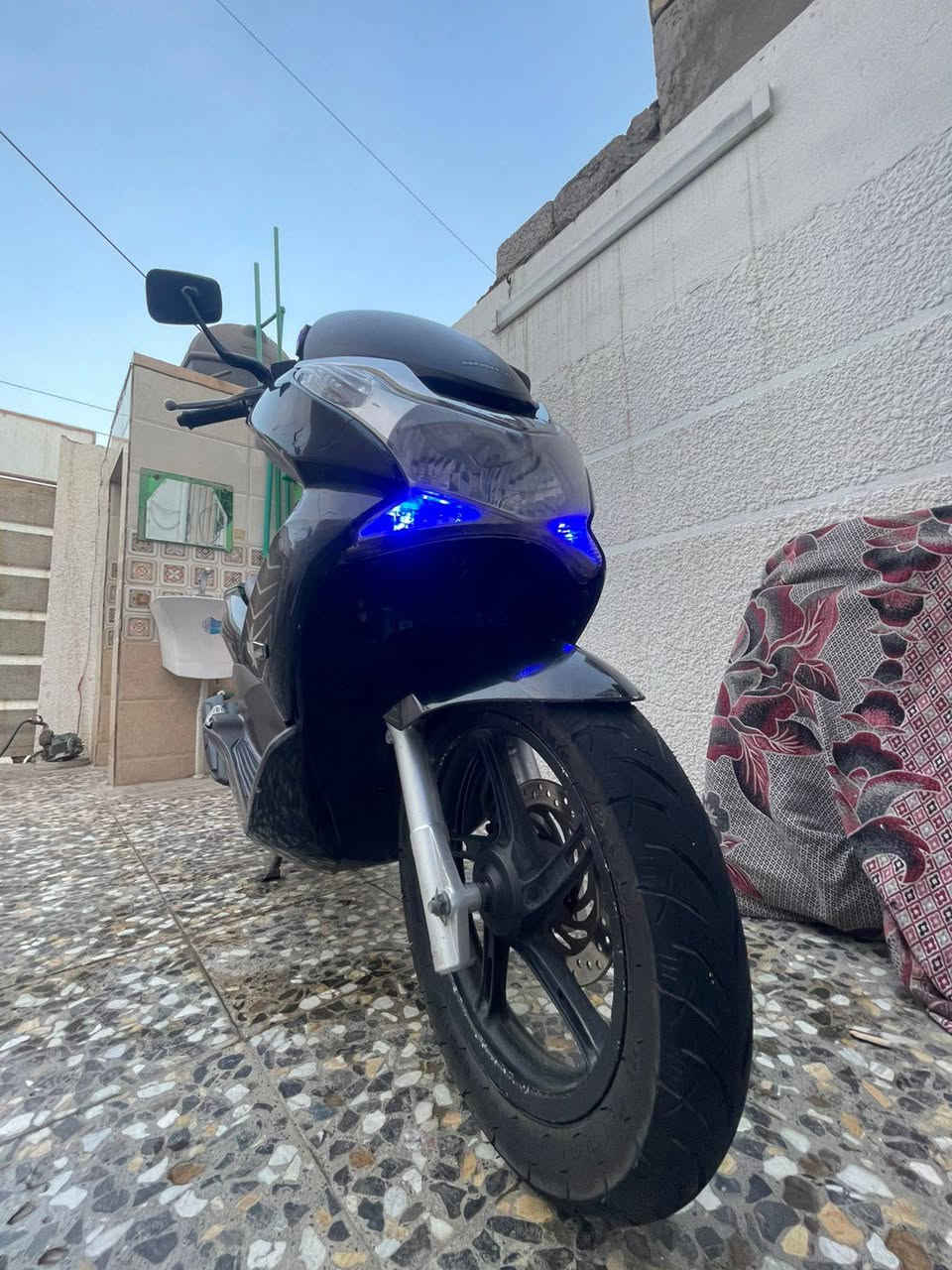 سلام عليكم دراجة PCX جيل الأول 
دراجه خير من الله مبيها أي نقص وع إيدي ومعتني بيها وفول نظافه 
الدراجه ماشيه ٤١ الف  
مكاني بغداد الكرادة او حي البتول 
للاستفسار اتصل واتساب 
***********
