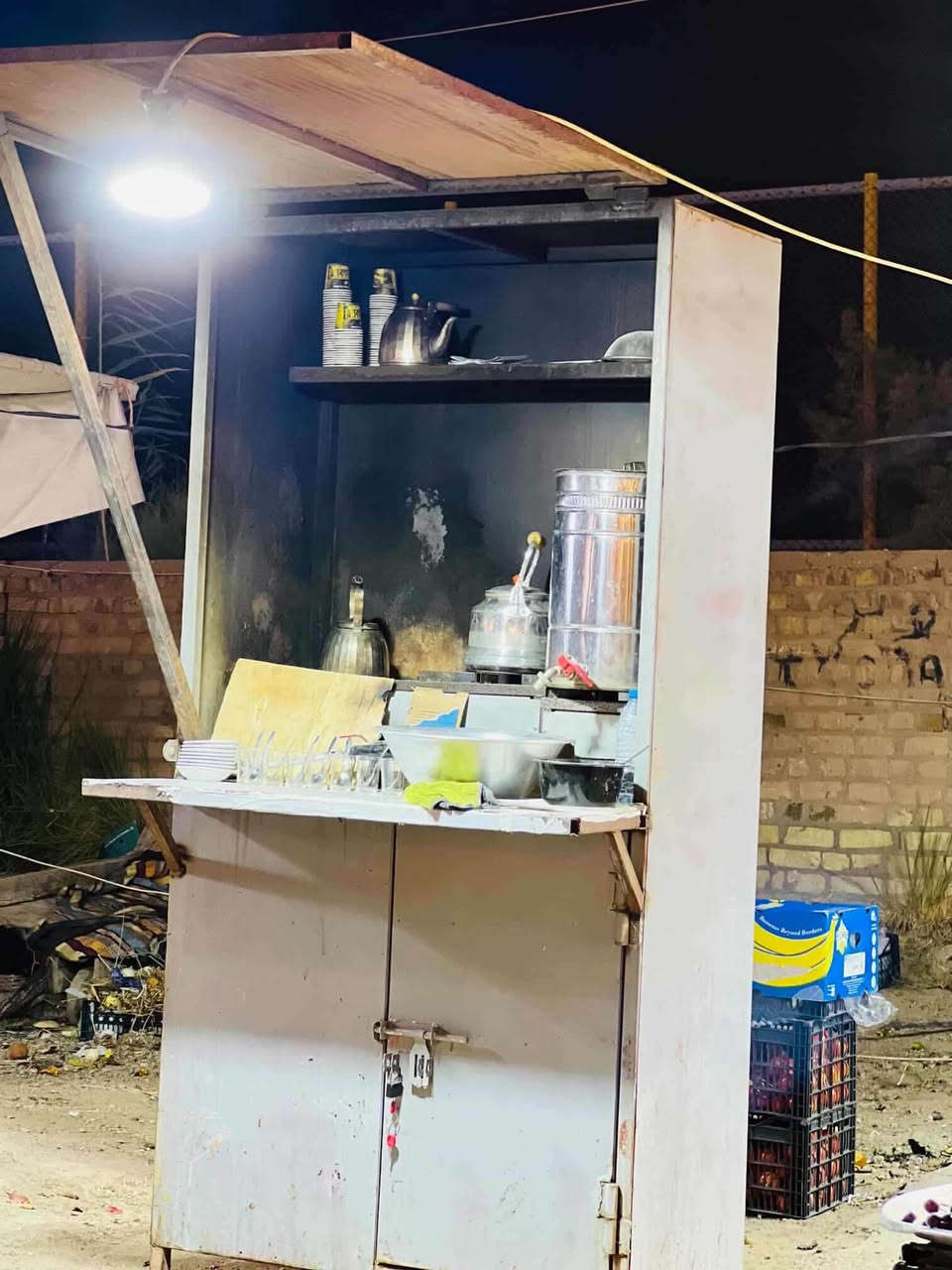 جمبر جاي للبيع معه الغراض الي بي 
سماور مال مي 
قوريين جاي وسط 
استكاين وصحونه وخواشيك العدد ١٦ 
عين مفرد معه عين ام المنقله 
مصفايه مال جاي 
صابغه مرتين حت ما يزنجر
جاهز مجهز بس اجيب الدبه مال الغاز وتفتح 
السعر ٥٠٠ وبي مجال قليل لان كلفني اهواي الله يشهد 
سبب البيبع طالب سادس وما فارغ 
عنون ناصريه رفاعي ***********
