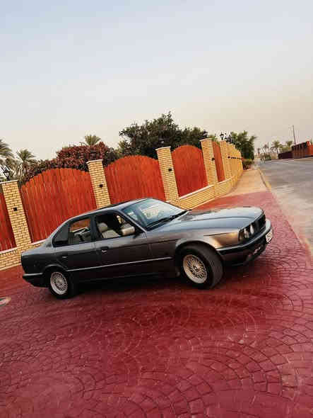 سلام عليكم 
بيئم ٥٢٥موديل ١٩٩١
محرك مسكر فانوس 
كفاله كير محرك 
تخم تاير جدد 
سياره باسمي تحويل ثاني يوم 
سنويه جديده إلى سنه ٢٠٢٧ 
سياره حلوه ونصبته حلوه 
يحتاجلها ترتيبات بسيطه 
يحتاجلها صدر امامي فقط 
وبيه معجون ب البنيد وتعديل ل دعامية موجوده صوره 
والجاملغ الخلفي من جه السايق بي ضربه بسيطه 
السعر ٥٥وبي مجال لشرايه اتصل على الرقم 
 مكاني بغداد ***********
