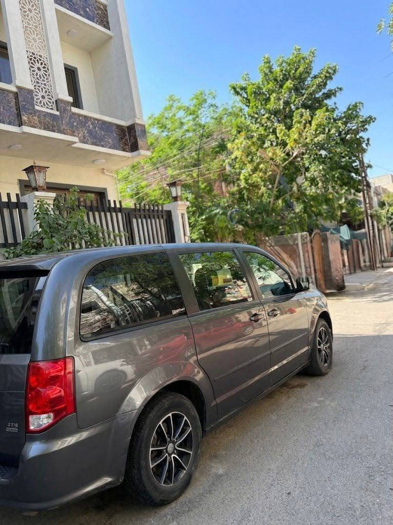السلام عليكم من رخصت مدير الكروب المحترم
دوج كرفان للبيع مديل 2017اللون فيلي سيارة حلوة وجاهز من كل النواحي 
وارد امريكي حادثهة ب امريكا بنيد مصلح وشوية من الجاملخ وبل العراق بيهة بلباب ضربه خفيفه مرفوقه بل منشور 
ماشيه السيارة 11200مايل صدر جديد والسعر ب 150او بيهة مجال حك الجيه  والستفسار اكثر 
***********
+964 771 082 3095
وبخدمتكم
