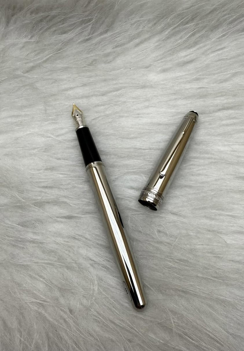 MONTBLANC (MEISTERSTUCK)
قلم مونت بلانك 
حبر 
الماني المنشأ اصلي 
ريشة (سلاية) ذهب عيار 18k
البدن والغطاء مصنوع من الكروم اللامع
حجم الخط M
جديد غير مستخدم 
مع العلبة الاصلية و الكرنتي
للاستفسار المراسله على الخاص او الاتصال بالرقم  *********** 
يوجد خدمة توصيل داخل بغداد و محافظات⁩
