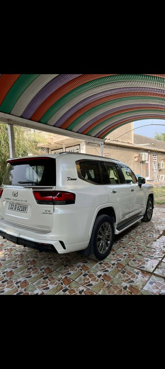 السلام عليكم،
سيارة لاند كروزر توين توربو VX 2022 مراوس فقط بالون اسود 
مواصفات السيارة
•  الموديل: 2022
•  الفئة: VX
•  الحالة: جديدة، بيها بارد بالباب 
•  المحرك: توين توربو VX
• تحويل مباشر 
• رقم اربيل
المواصفات الداخلية
•  رادار أمامي
•  رادار خلفي
•  حساسات جانبية
•  شاشة كبيرة أمامية
•  شاشتين خلفيتين
•  مري شفط
•  كراسي كهربائية أمامية (2)
•  فتحة سلايد روم
•  كراسي تدفئة تبريد + المقود
• المقود تحكم كهرباء 

تفاصيل إضافية
•  
•  مجال للتفاوض
•  للتواصل: ***********
•  واتساب متوفر
