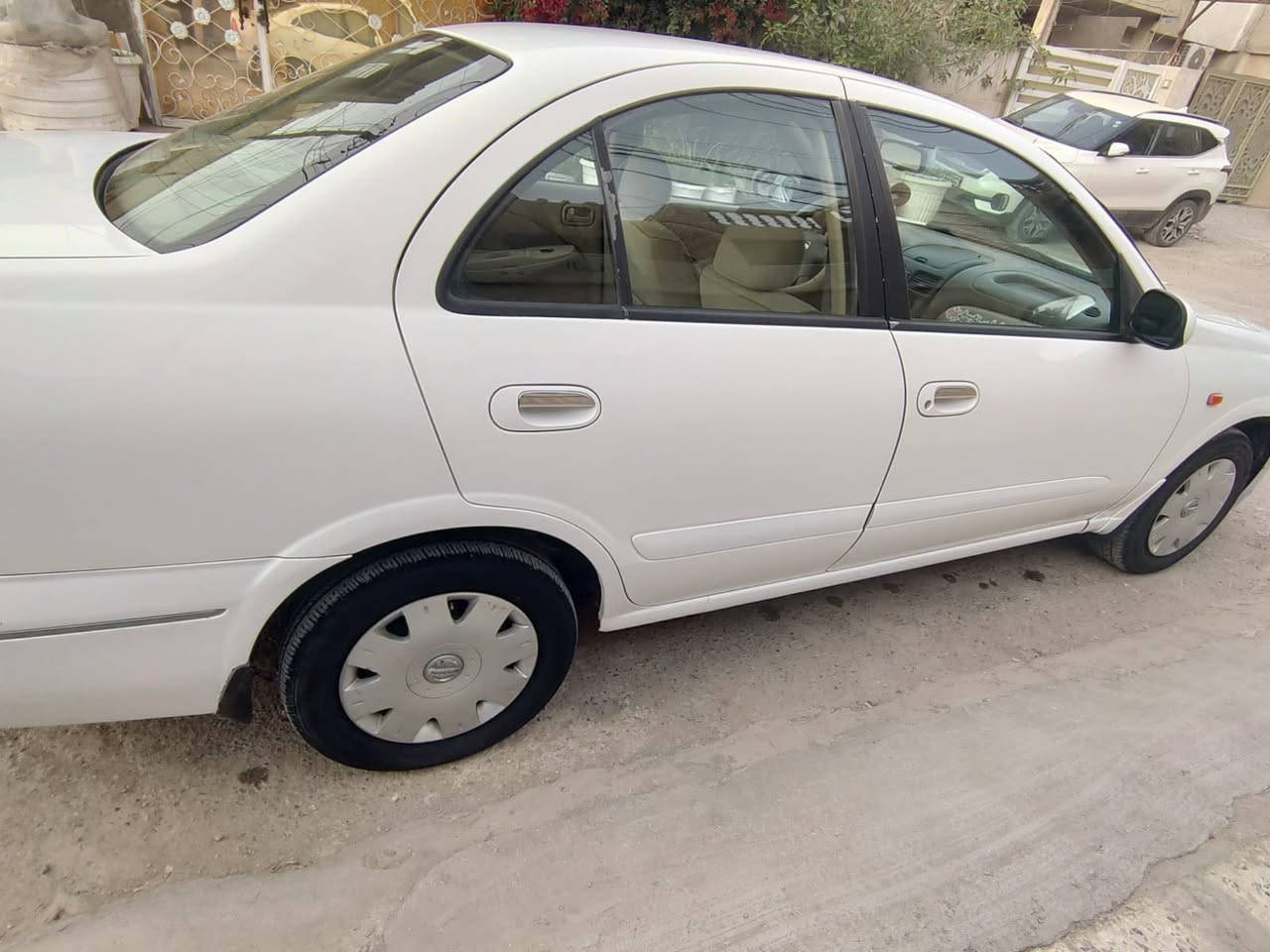 سلام عليكم 
سني 2008 رقم بغداد انگليزي ، السنوية سقطت بشهر 11 ، غرامة السنوية و وعليها غرامة 100 الف اني اتحملهن 

كير محرك مكفولات تبريد ثلج 
حدادة 100‎%‎ وصدر  فقط بيها قاعدة دبل الايسر خالعه

السياره بيها البنيد معدل بارد بي رواج خفيف وبيها يم قبق البانزين بارد والدعاميات صبغ اما باقي السياره تكحيل فقط
السعر 100$ وبيها مجال بسيط 
مكاني بغداد البياع 
***********
