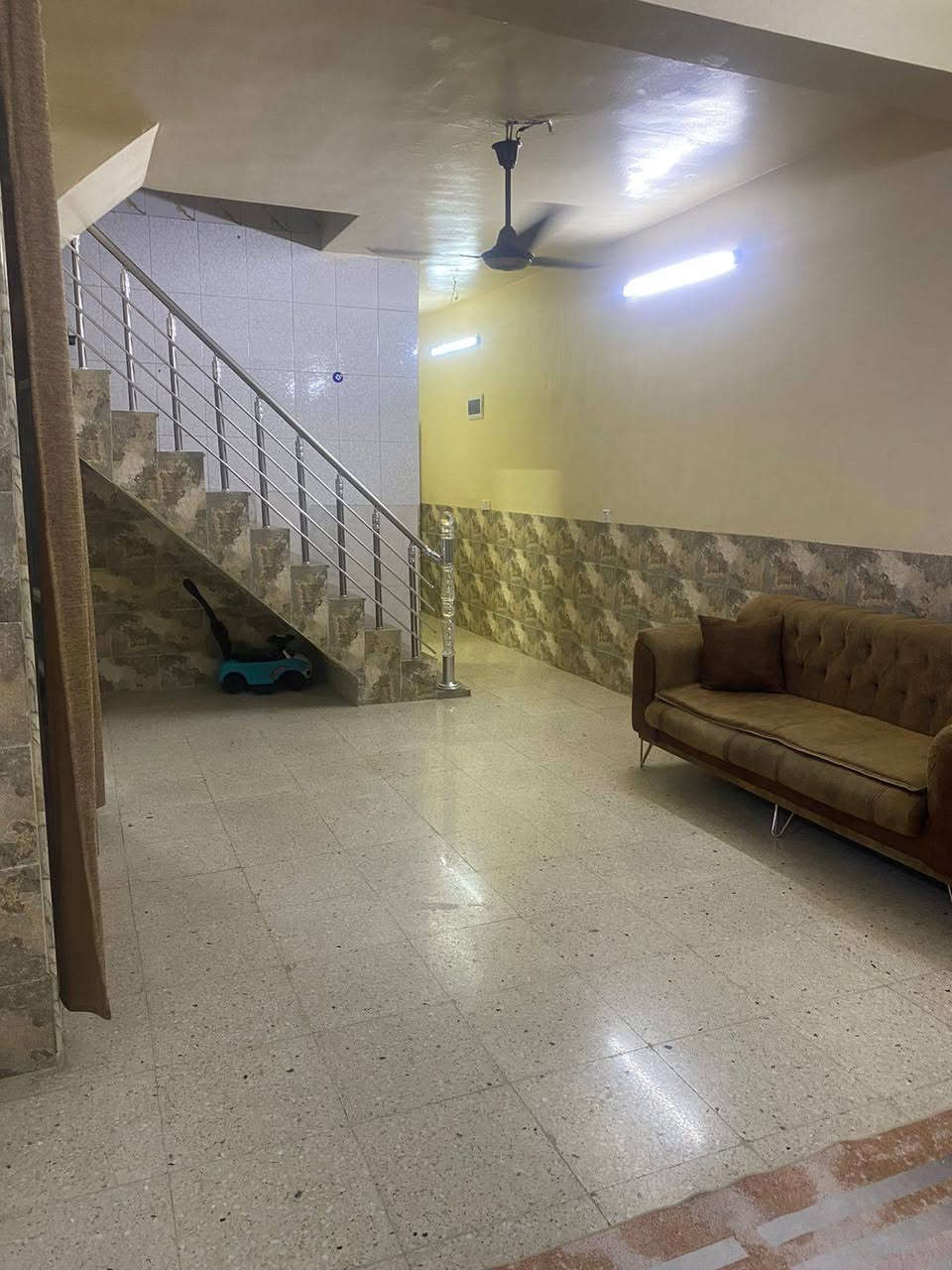 للبيع دار مساحه ٨٠ متر طابو زراعي سند ٢٥ منطقة البلديات ضياء الحلفي خلف شارع المصرف الدار واجهه خمسه متر السعر ١١٠ مليون للإستفسار مع رقم مكتب المستقبل ***********خلف مطعم الهلالي مطعم خلدون سابقا
