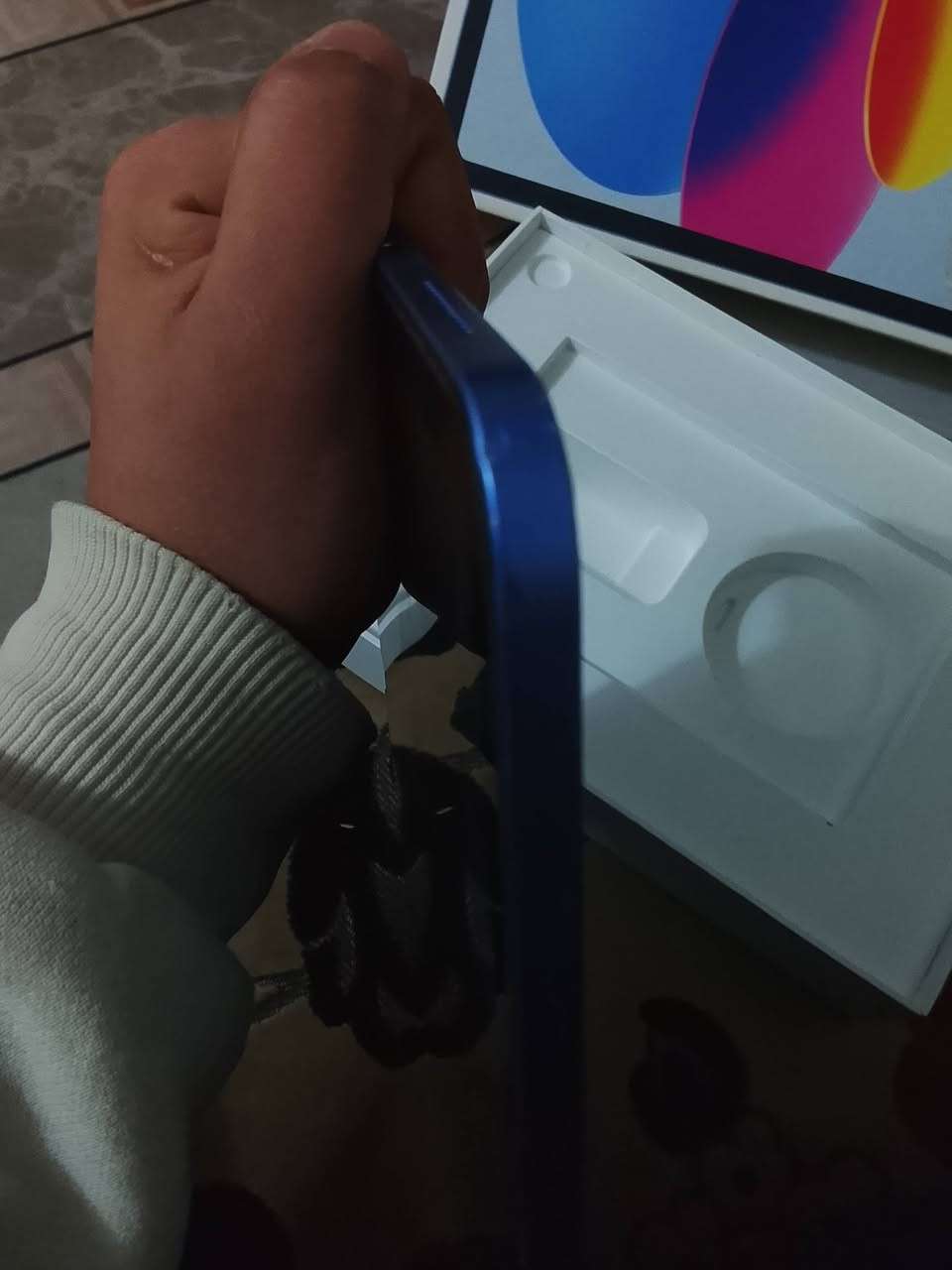 السلام عليكم ورحمة الله وبركاتة
ايباد 10للبيع نضافته 96بل ميه 
بل كارتونه ملتحقاته شاحنه بس 
مراوس ب11برو ماكس او بيع السعر 400 وبي مجال 
العنوان بغداد الدوره (الرقم ***********)بي واتساب
