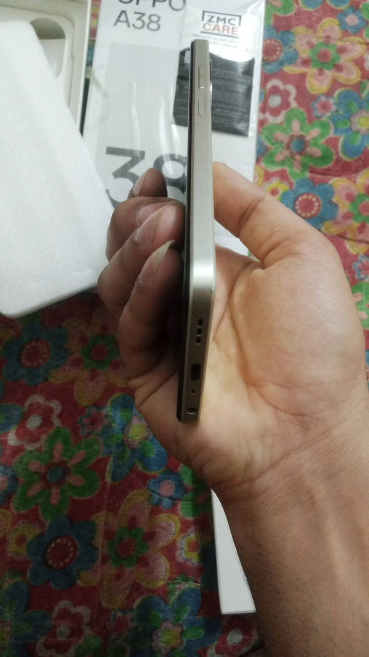 سلام عليكم للبيع جهاز oppo جهاز جديد بلباكيت شوفت عينك ذاكره 128 بطاريه 5000 بصمه اصبع بصمه وجه شخط مابي كامل مكاني بغداد مدينه صدر سعر 130 وبي مجال بسيط وهاذا رقم تليفوني ***********

