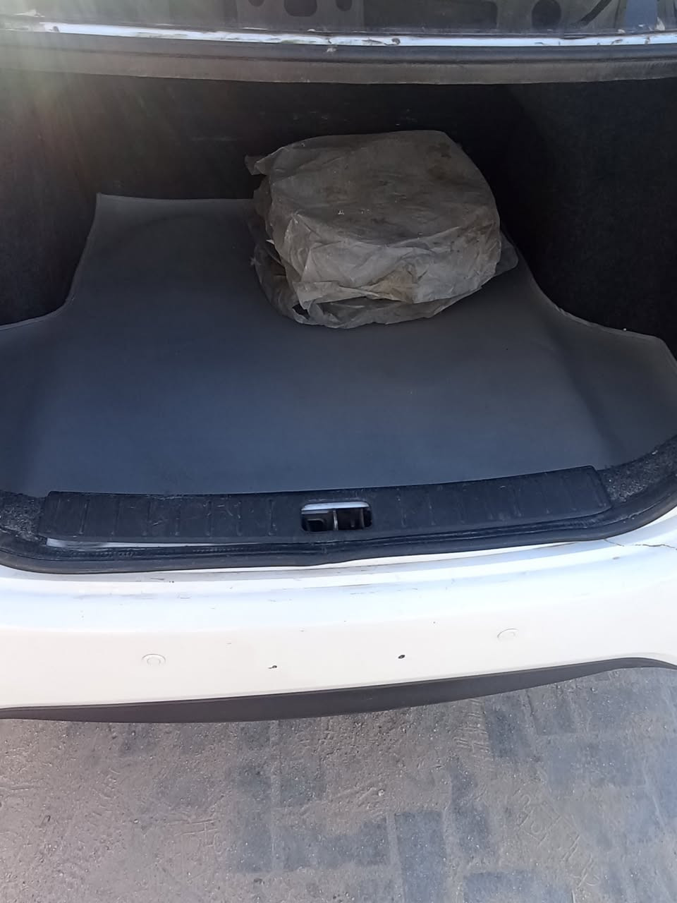 السلام عليكم 
من رخص الادمن المحترم 
نيسان صني هندي بليته زركه 
مديل 22 
كفاله مكينه كير حداده تبريد وضع الشركه 

بيهه فقط بارد كد شبر أور صعات 
العنوان بصره أبي الخصيب 
الاتصال  ***********
 السعر 113
