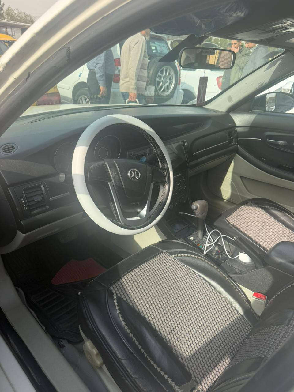 موديل ٢٠١٥ 
السعر ٦٥ بي مجال 
مكاني الدوره 
سياره خير من الله وبسمي ورقم الجديد گير ومكينه ياباني كورلا ماناقصه شي السياره حلوه 
***********
