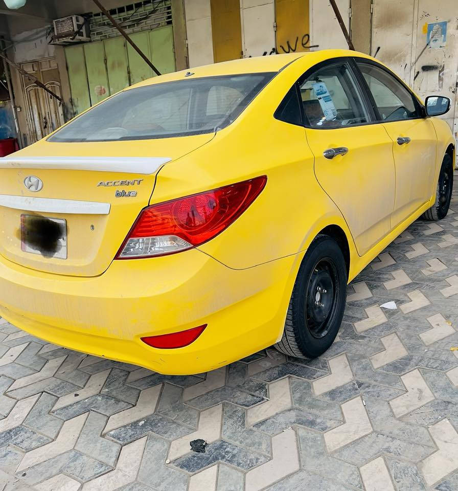 اكسنت 13  خليجيه كفاله بس تعديلات بل دوس فقط كير مكينه كفاله سياره جاهزه حجم المكينه 1600 سنويه صارله اربع اشهر من صقطت امداور ثاني يوم سعره  85 وبيه مجال قليل *********** مامتواجد عل خاص
