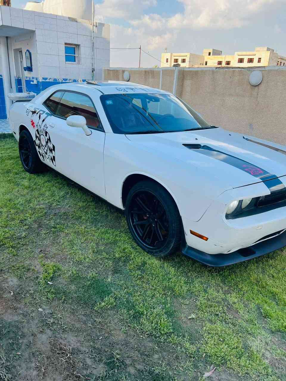 السلام عليكم للبيع جالنجر 2013 وارد امريكي
بيها قطع صبغ بدون دواخل عل فحص محرك 8 سلندر 

فول مواصفات محرك وكير شرط الفحص صاروخ 

رقم بغداد جديد دولي بسمي تحويل مباشر مكان سياره 

بغداد للاستفسار ***********
