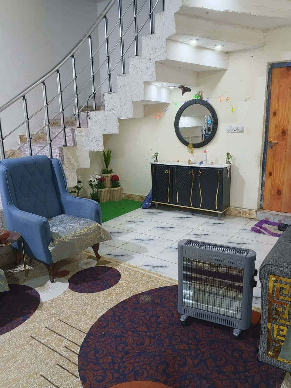 سلام عليكم احبتي الكرام 🌹                               بيت طابو زراعي باسم عراقي بل جزيره بل فيروزيه  الجسر لأول مقابل مدرسه العنفوان طابقين مساحه 150متر  استقبال وطارمه وحمام خارجي ومطبخ وصاله وغرفه وحمام داخلي ومنور فوك غرفتين وصاله وحمام وسطح السعر 100 شراي ينتصل ***********
