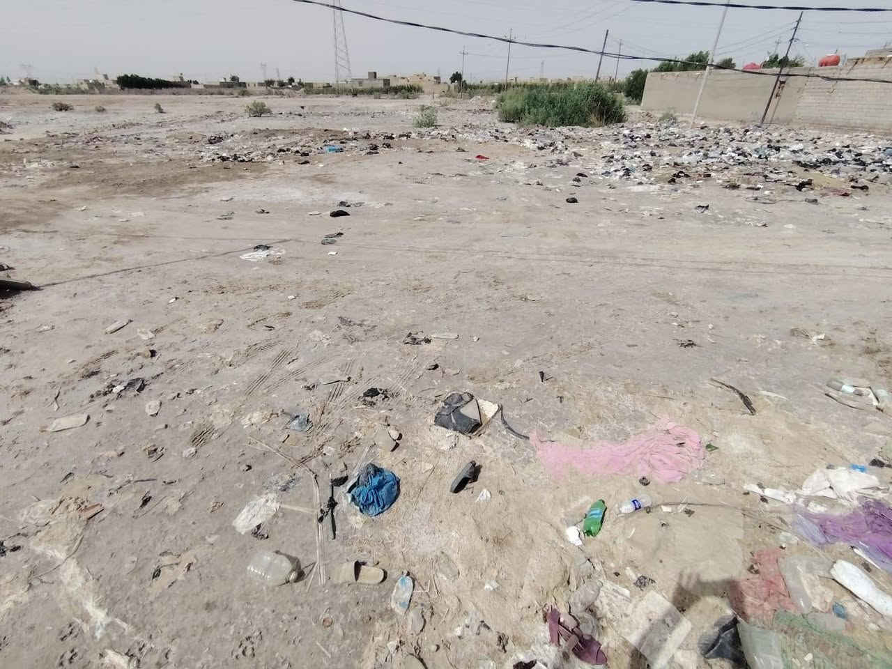 سلام عليكم قطعه 200متر قرب حي الصناعي ولبعد 200متر عن شارع ومتفر ماي وكهرباء)(تواصل)***********
