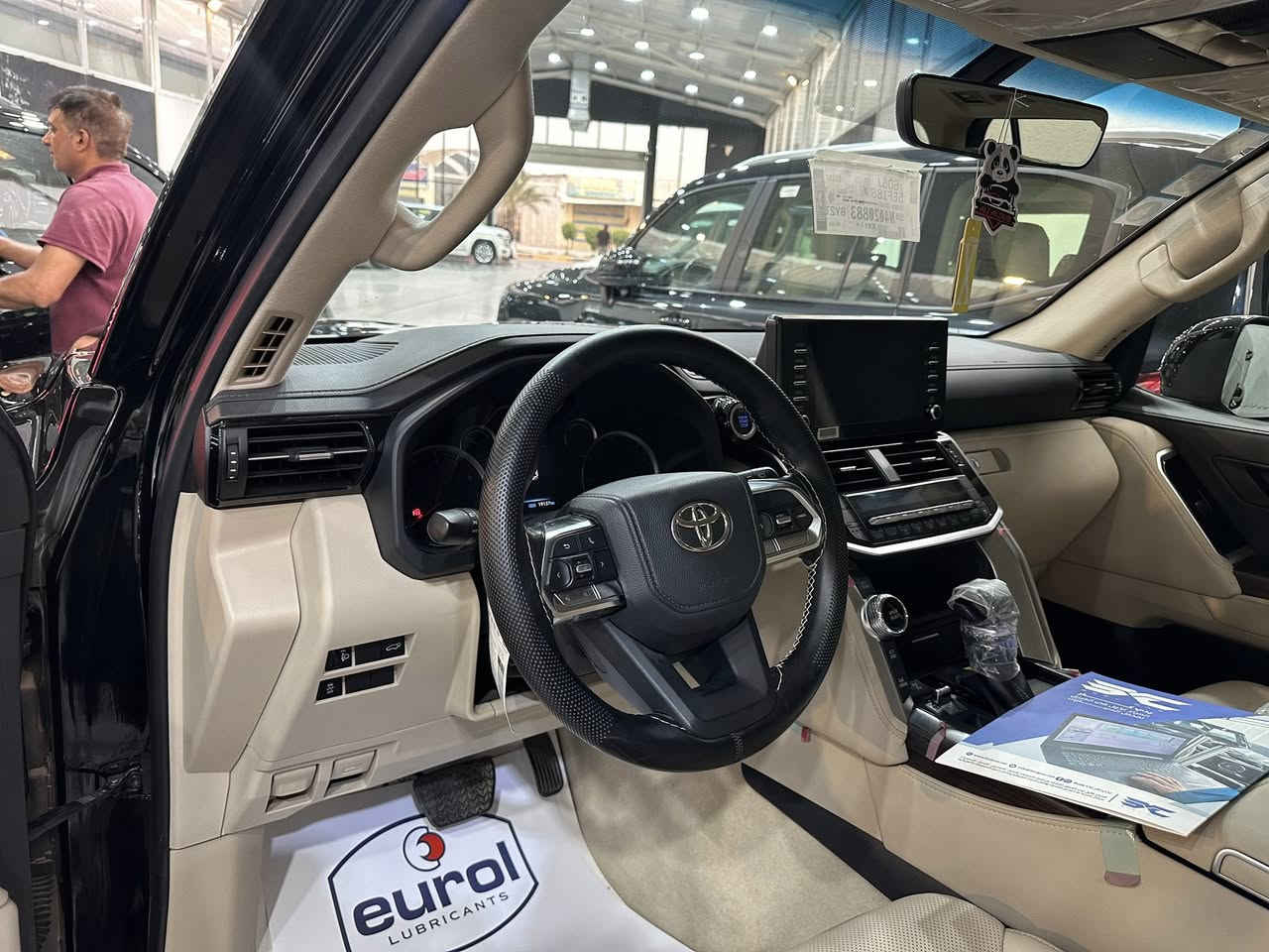 Land cruiser 2022 SAS 🎌gxr 
لاندكروز 2022 ساس 🎌gxr 
كفالة عامة ✅
ضمان شركة تيوتا العراق ✅ساس 
عداد المسافة 19000k/m 

📍بغداد شركة ابو ظبي چكوك قرب بوابة الكاظمية 

0771 811 1145

0781 844 4044 📞
