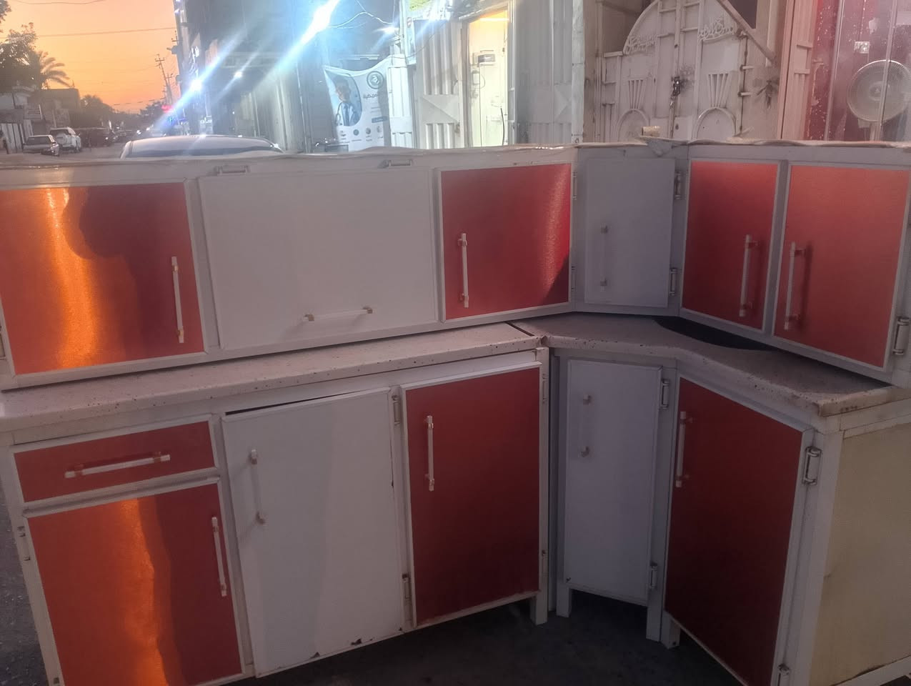 سلام عليكم كاونتر مستعمل نضيف جداً قياس مترين و225في 130 4قطع مرمر لسعر325وبي مجال حي العسكري العابد مقابل مستوصف تصال ***********او***********
