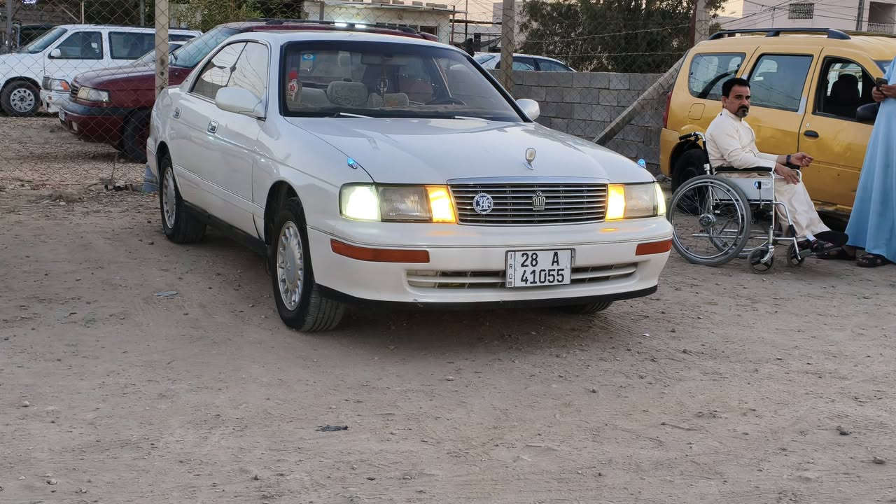 * تويوتا كراون بطه 
* ⁠ 
* ⁠موديل 93 /متصل/ 
* ⁠السياره  /  رقم نجف نكليزي 
* ⁠ السنوية لغاية 2030
* تخم تاير جديد 
* ⁠كير  مكينه بيهه صوت براص قليل
* كهربائيات كلها شغالة  
* ⁠سنتر لوك تفتيح تقفيل
* كفاله عامة من الضربة والخياس ولكص
ولصوليات سوناره بلجكمجه
* غرفة بلاديه - كشنات بلاديه - دشبول جديد - 
* ⁠محرك 2،500 جديد أصل لوي ما محور 
• صدر امامي خلفي كله جديد
* دواخله كلها جديدة (  ) 
*. مكان السياره نجف كوفه

السعر65 بيهه مجال ‏‪0788 242 8066‬‏
