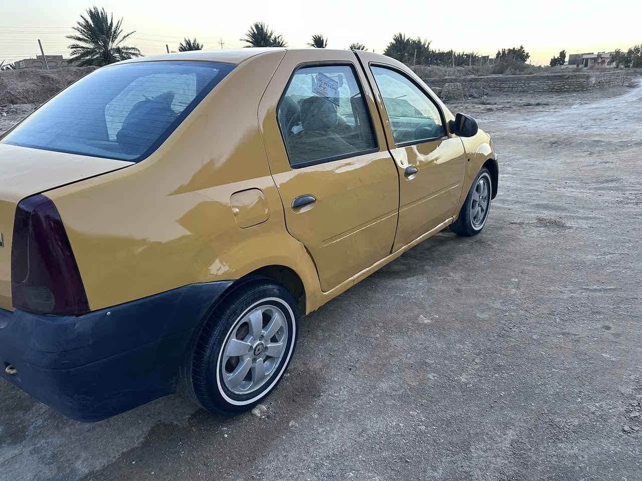 رينو لوكان ٢٠١٠
مشروع وطني لل ٢٨
باور 
مكينه جديده وكير 
صبغ عام اليوم طلعت من الفرن 
مكانها سماوه 
***********
