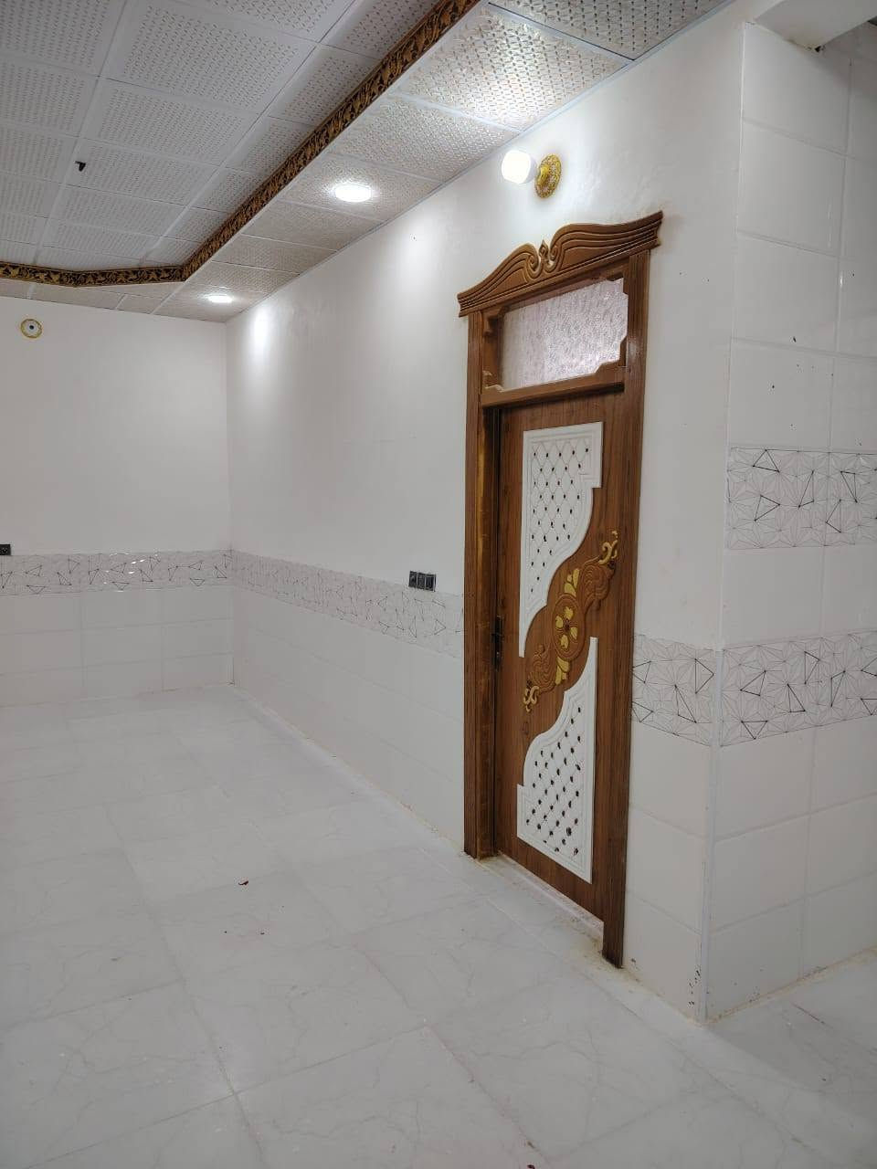 يعلن مكتب للاصدقاء للوساطة العقاريه والمقاولات العامه
عرض مرتب 150متر للبيع 🏣 طابو زراعي سند 25اقرار محكمه

السعر اكتب تم يجيك خاص
شغل متعوب عليه وموقعه حلو 🏗 

#موقع_البيت/ بنجف مقابل قرية الغدير 
#نوعيت_البناء/ طابوق جمهوري اساس وسقف صب 🧱

البيت يحتوي على ،،،غرفتين   نوم صاله مطبخ استقبال مكشوفه صحيات داخل وخارج 

#شارع تبليط بعرض 20 متر     مع اناره ليليه كامله 💡

#نوع ملكيت البيت طابو زراعي سند 25. مع قرار محكمه 📝

#للستفسار *********** .   يوجد وتساب 

#ملاحضه //توجد كافت المساحات وايضا مستعدون لبناء البيوت بنضام كرسته وعمل نسلمك بيتك مفتاح وشرط فحص مهندس
