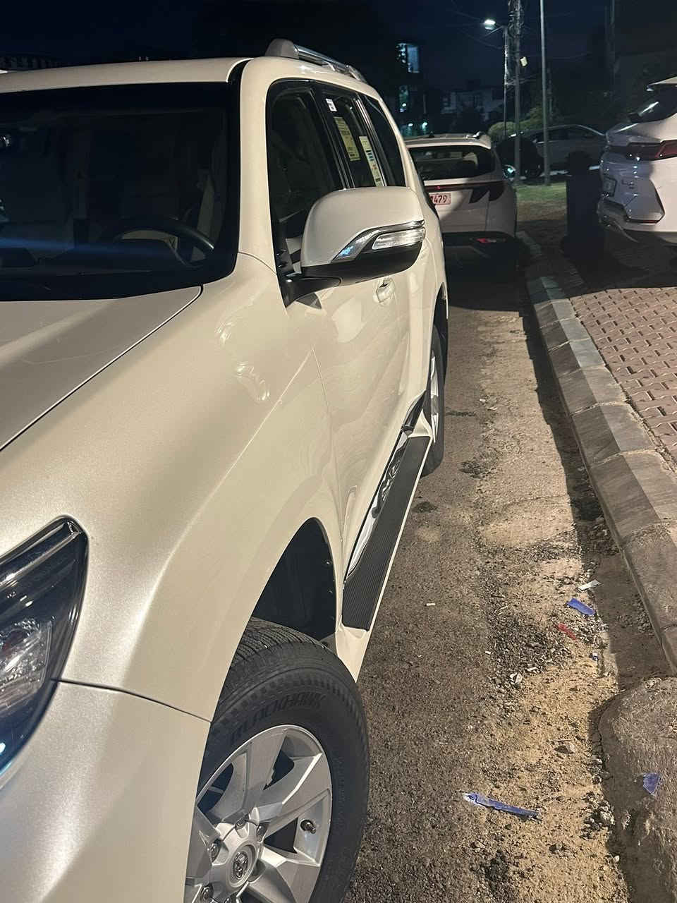 السلام عليكم برادو موديل ٢٠١٨ للبيع مواصفات Txs ساز معروفه دبل تانكي محرك سته سلندر سبير بالباب فتحه ماشيه ٧٨ ألف وقابله للزياده سياره مال بيت مكفوله من الصبغ والتبديل رقم بغداد الجديد داخل مغلف حوضيات 3D داتا شو امامي خلفي السعر ٣٨٠ $ وقابل للتفاوض مكانها بغداد 
***********
