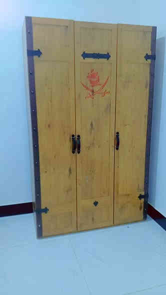 غرفة نوم جربايه نفريين حتى ميز دراسه بيها خشب اصلي صاج ب 550
***********
