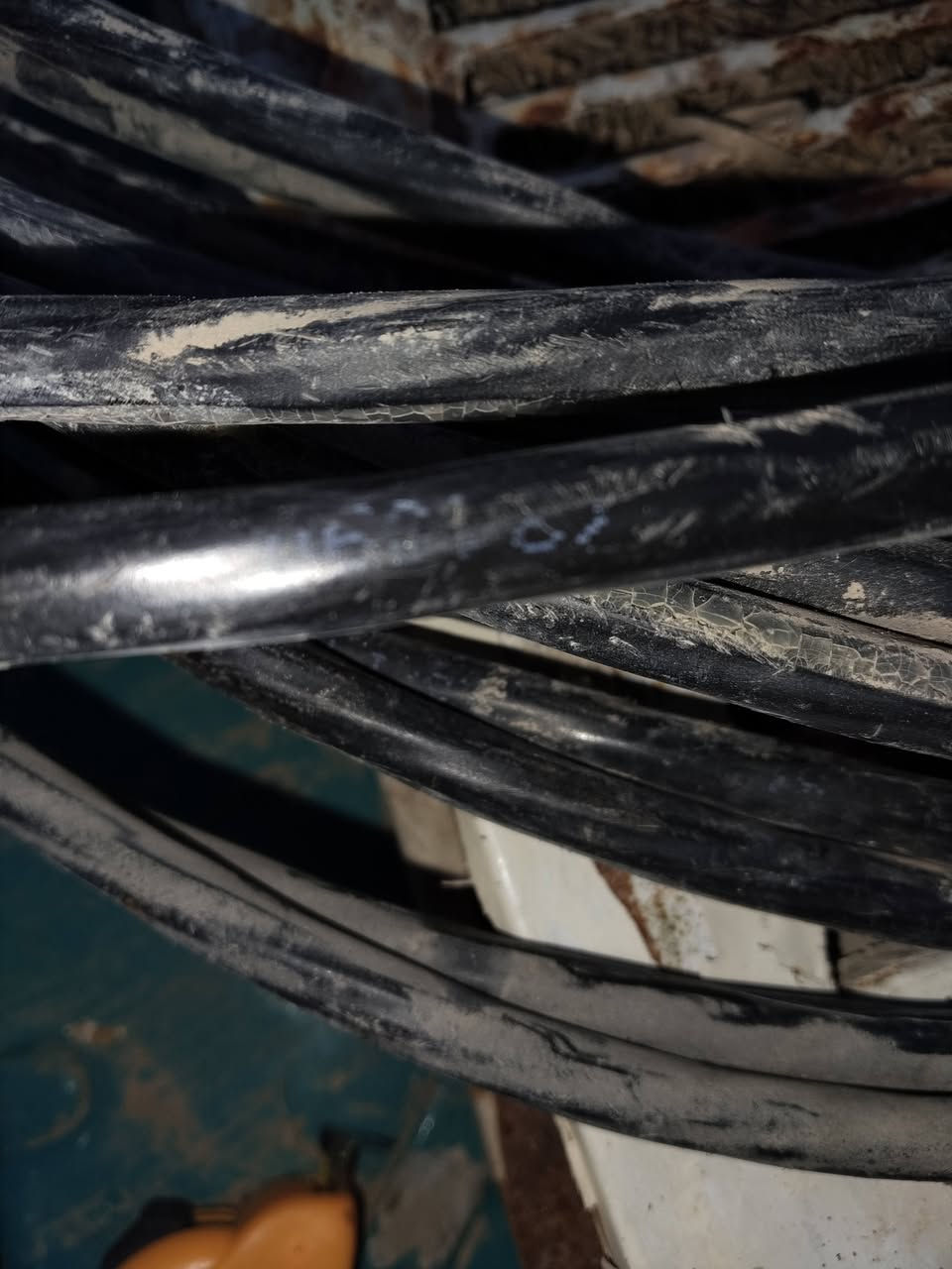 السلام عليكم ضفيره٥٠ملم تركي ١٦متر سعر المتر٢٠٠٠وياه قطعه تقريبا ٣امتار مكاني الحله ***********
