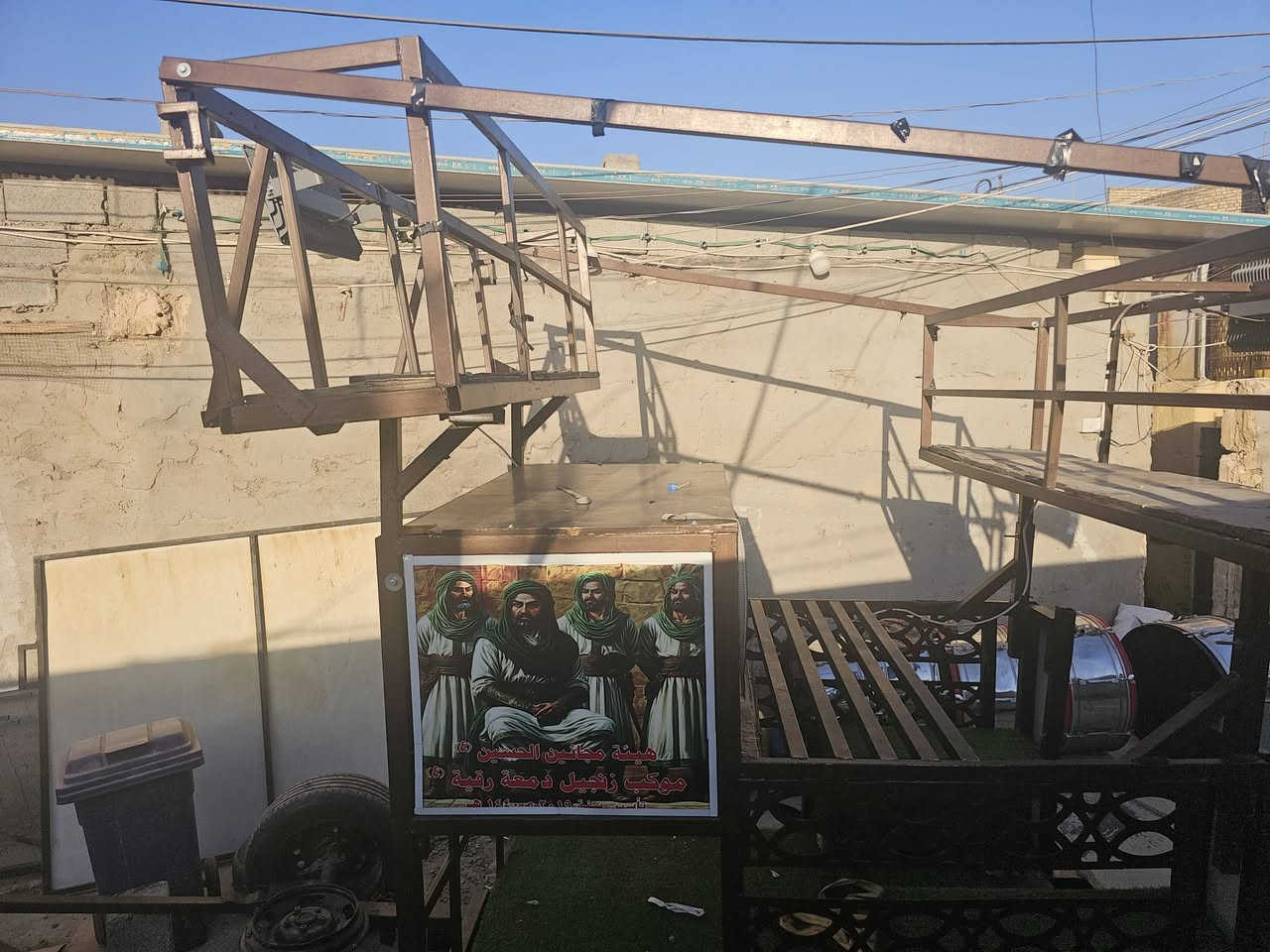 السلام عليكم جميعا عربانه موكب للبيع  تشيل 8 سماعات سعرها 900 وبيها مجال لخدام الحسين ع عنوان بغداد الكرخ منطقة المعالف  الاتصال على الرقم *********** 
او مراسله خاص وبخدمتكم
