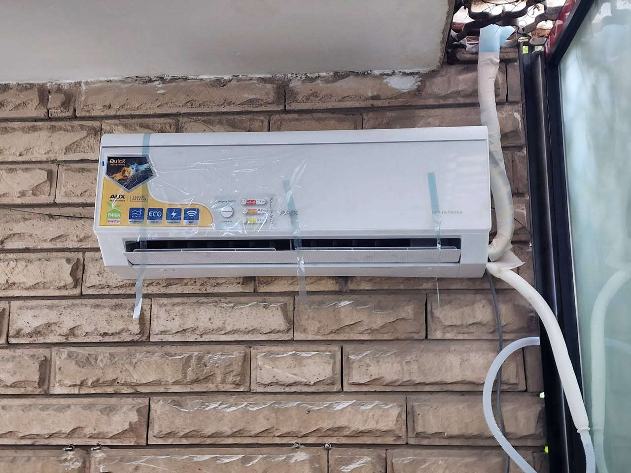 سبلت اوكيا 1 طن انڤيرتر 
سبلت اوكس 1 طن انڤيرتر 
تم التركيب بواسطة كوادرنا الهندسية المعتمدة لأحد زبائننا في منطقة كم سارة 
خصومات خاصة جداً 💸 
نوفر فريقاً هندسياً متخصصاً للكشف عن كافة اعطال أجهزة التكييف و معالجتها 
للطلب و الاستفسار : 
***********
