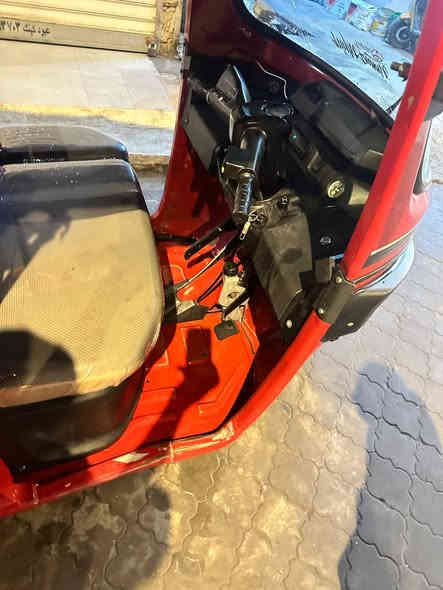 سلام عليكم تكتك للبيع TVS مديل 2022 طالعه ب 24 مكينه كفاله البدي شوف العين ضربه بس بلقد سعر 9 وبيها مجال حك الجيه العنوان بصره جزيره شط العرب ***********
