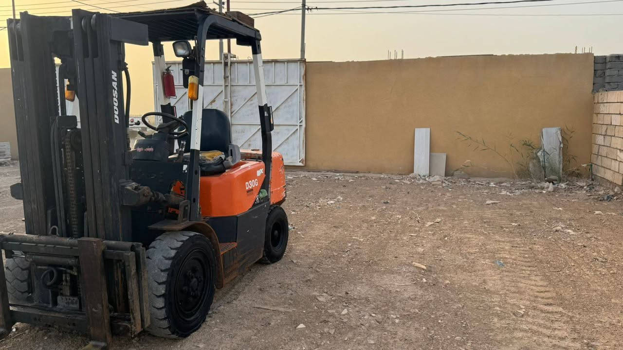 للبيع رافعه شوكيه ثلاث طن 
ثلاث حركات يمين +يسار جب عالي 
كير_محرك_اكسن بشرط" مكان البصره قضاء المدينه "
للاستفتار اتصال " *********** "
مكلف بل النشر
