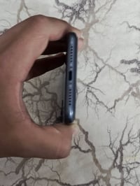 آيفون ١١ ١٢٨ • بطارية ٧٥ • المازنجز