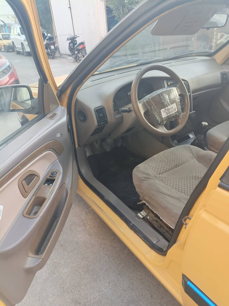 السلام عليكم
بيجو 405 2015 للبيع
بيها حادث موضح بصور
البور بي مشكلة 
السعر 37$ وبيها مجال
العنوان بغداد الامين الثانيه
رقم ***********
