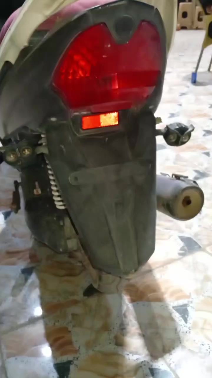 دراجه zR للبيع مكاني قضاء الخضر
تفاصيل الدراجه كلها داخل الفيديو 
سعر 450 الف الي حاب يشتري يتصل غير متواجد ع الفيسبوك 
***********
