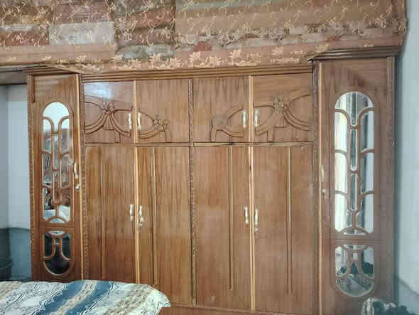 السلام عليكم مكلف بلنشر غرفه اخشاب نضيفه مستخدمه للبيع الشراي يتصل عل صاحب الغرفه ***********
