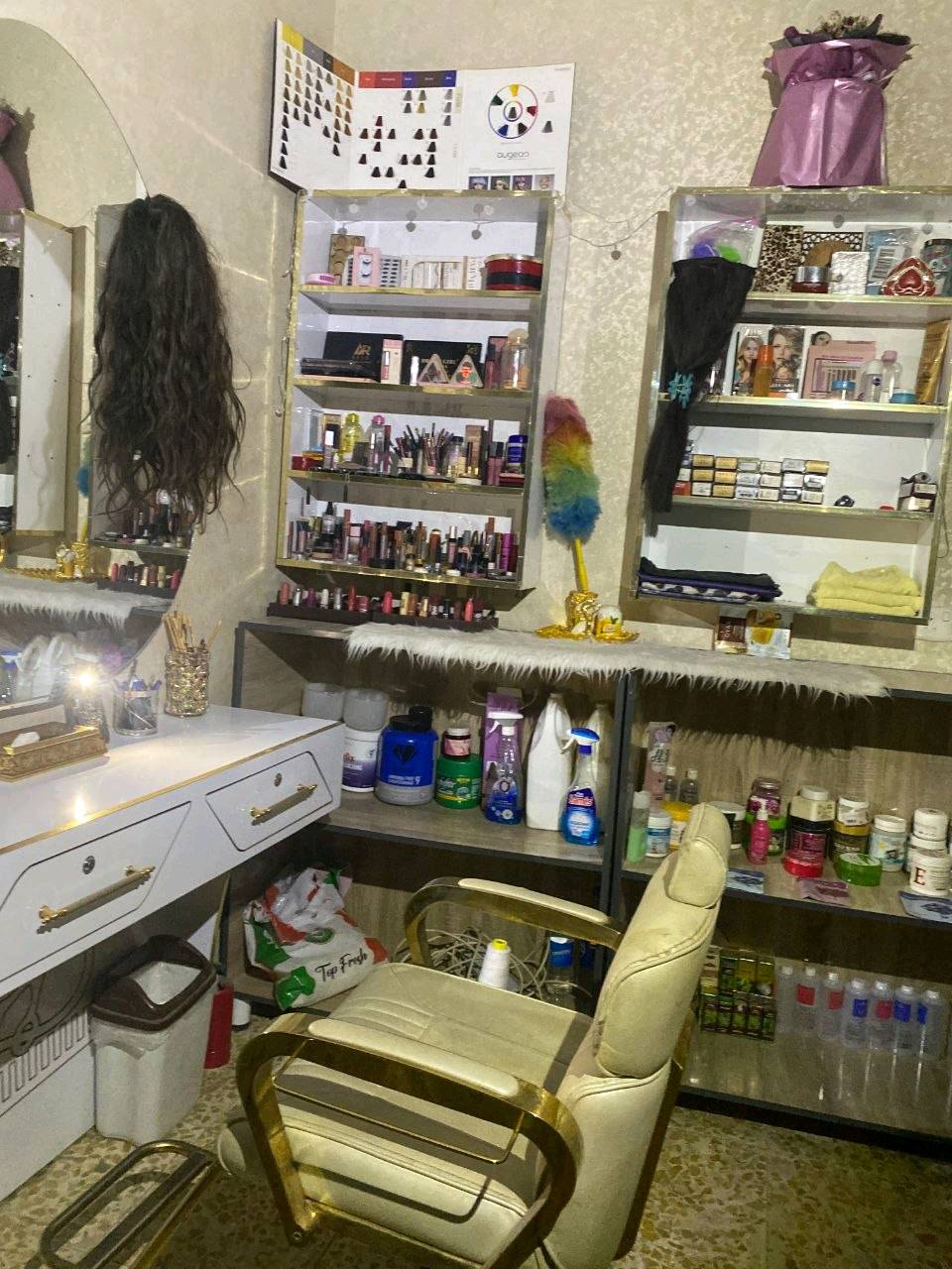 💇‍♀️ للبيع صالون مع جميع أغراضه

📍 الموقع: النجف – بداية حي ميسان، قرب أسواق دينار ودينارين، داخل مجمع الرحمن التجاري.

✨ اسم الصالون: نازك بيوتي.

💰 السعر: 6 ملايين دينار، وقابل للتفاوض بحدود المعقول.

للاستفسار والمعاينة، راسلني على الخاص.