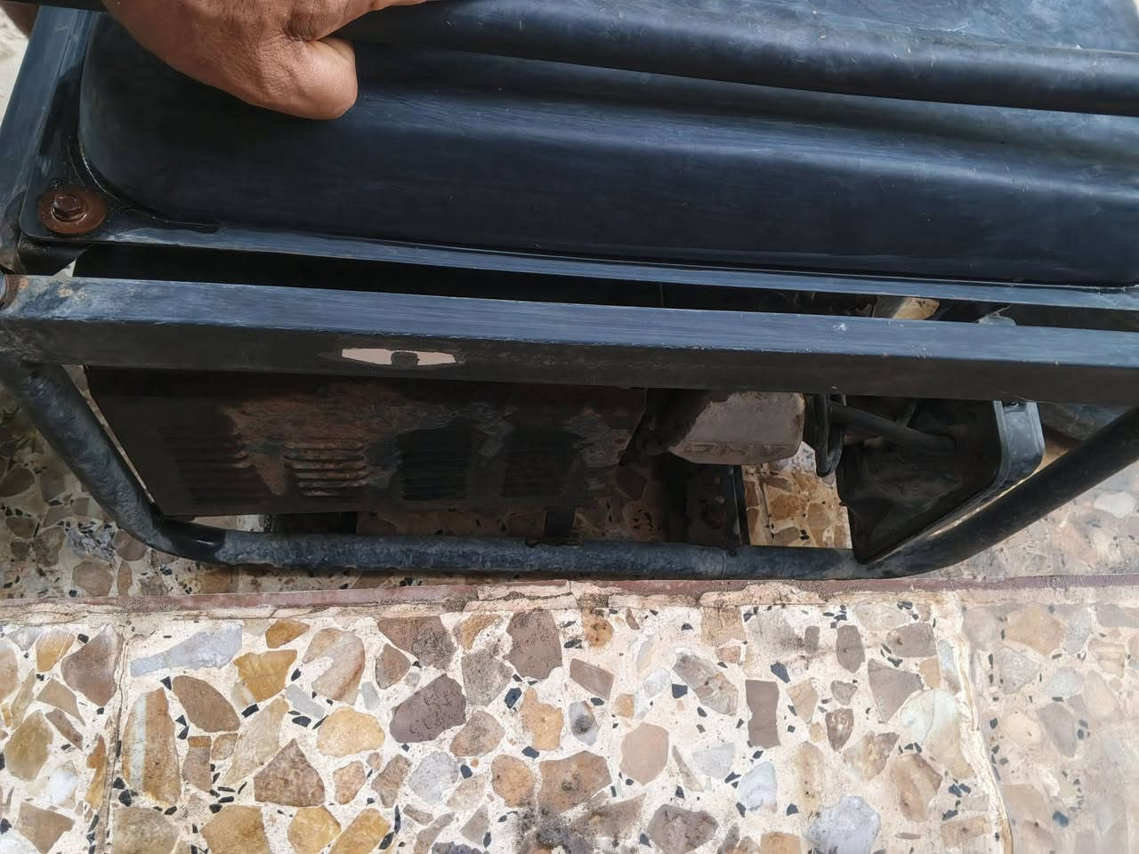 ⚡ للبيع: مولدة منزلية بحالة ممتازة ⚡
​المواصفات: صافي 12 أمبير أصولي، شغل راقي وما بيها أي عطل أو نقص.
​الحالة: High Quality & Heavy Duty (شغالة وجاهزة للعمل فوراً).
​السعر: 115,000 دينار عراقي (115 ألف)
​الموقع: كربلاء المقدسة
​رقم التواصل: ***********
