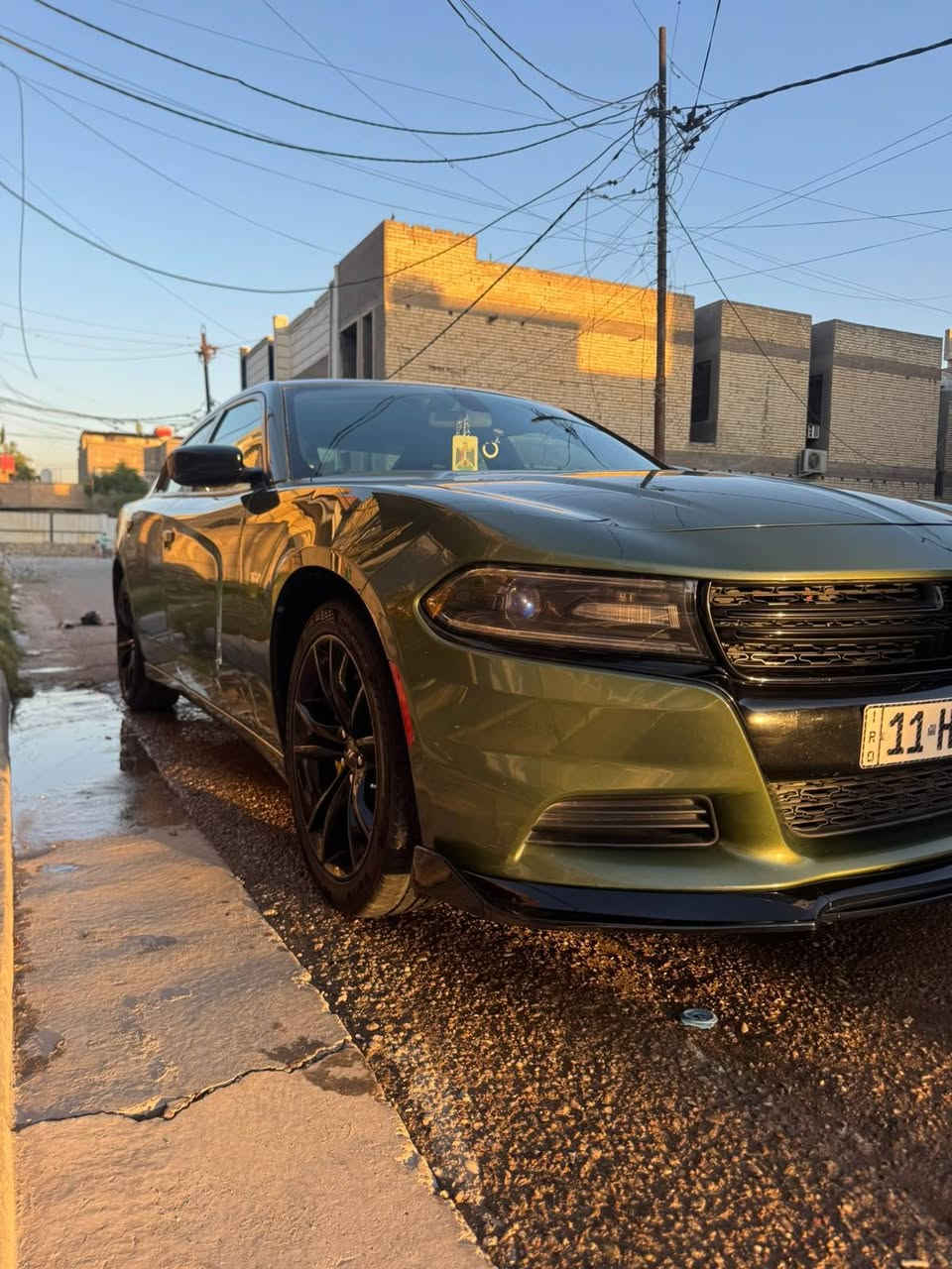 السلام عليكم جارجرموديل ٢٠١٨ أمريكي كلين تايتل بدون صبغ ولا ضربه فقط شخط وبارد بسيط جدا  بدون صبغ في الباب الخلفي كير محرك وحداديه ممتازه والباقي كله مكفول محركsxt  ٣٦٠٠ سته سلندر تشغيل عن بعد ماشيه ٨٠ ميل داخل ملكي ابيض بلادي تخم تاير نضيف جدا بأسمي رقم بغداد السعر 220$   وبيها  مجال  رقم الموبايل ***********
