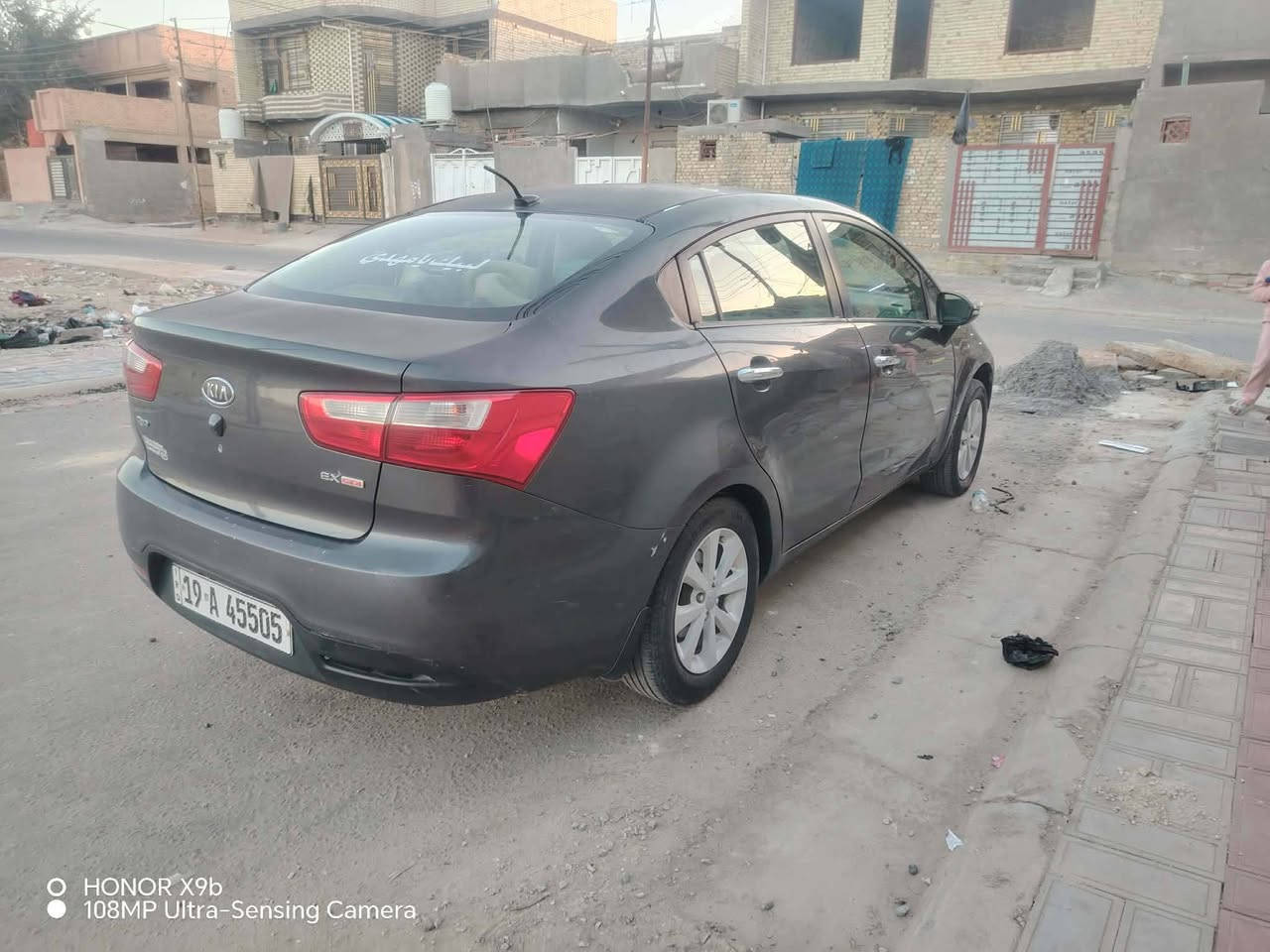 كيا ريو ١٣ مكينه جي دي اي ١٦٠٠ ضرر بنيد معدل ومصبوغ نفسه وبيه صبغ قطعتين بجاملغ الامامي جه السايق والباب الخلفي عكس السايق رقم كربلاء انكليزي بأسمي سنويه ل ٣١ السعر 70   اتصل وتدلل ***********
