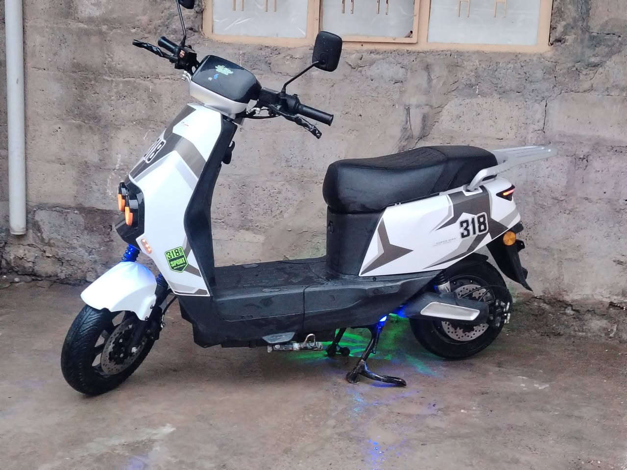 درجة شحن للبيع 318
مواصفاتها معروفة ملفها 2000 6 بطاريات نضام بكR مثبت سرعة سرعتها الحقيقية 60-70 جنطة فوك السيباية اخو الجديد ماشي 2100k شرط من كلشي وين ما يعجبك افحصها شرط ما واصله مصلح  مكاني موصل جانب الايمن واتساب فقط*********** م.الوصل موجود وباسمي
