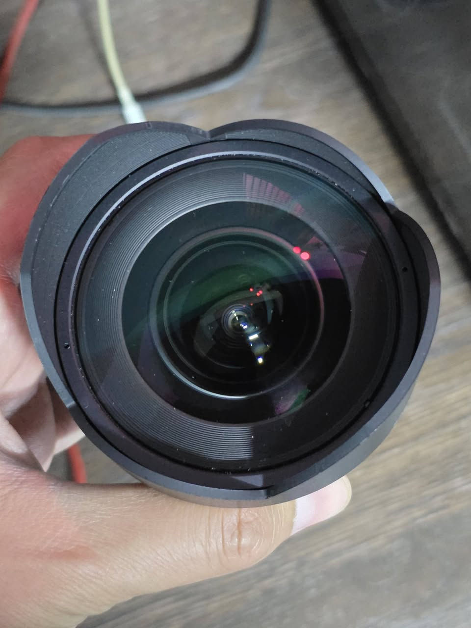 Samyang 14mm F2.8 Full Frame Ultra مستعمله 
للبيع عدسة ساميانغ 14 ملم بفتحة عدسة 2.8 الغنية عن التعريف، العدسة مخصصة للفول فريم (Full Frame) وتشتغل أيضاً على الكروب سينسور.

زاوية فائقة الاتساع (Ultra-Wide Angle): مثالية جداً لتصوير المناظر الطبيعية، المعمارية، التصوير الداخلي (العقارات)، وتصوير النجوم والمجرة (Astrophotography).

​فتحة عدسة F2.8: سريعة وتوفر أداء ممتاز بالإضاءة المنخفضة.

​حدة ممتازة: معروفة بحدة ألوانها وتفاصيلها القوية مقارنة بسعرها.

​التركيز (Focus): مانويل (يدوي) بالكامل، سلس جداً ودقيق.

السعر : 360 الف


**إذا كنت صاحب هذا الإعلان وتريد حذفه لأي سبب، رجاءا أرسل رسالة إلى الدعم الفني**